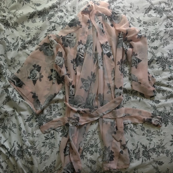 H&M Sheer Floral Robe - Picture 2 of 4